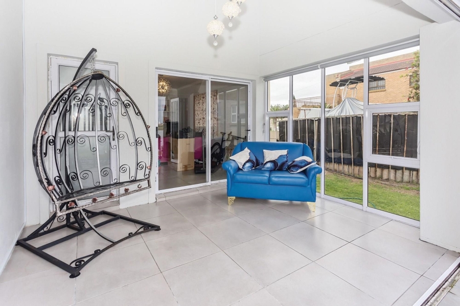 5 Bedroom Property for Sale in Zeekoevlei Western Cape